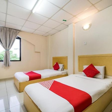 Oyo 301 River Inn Hotel Butterworth Exterior photo